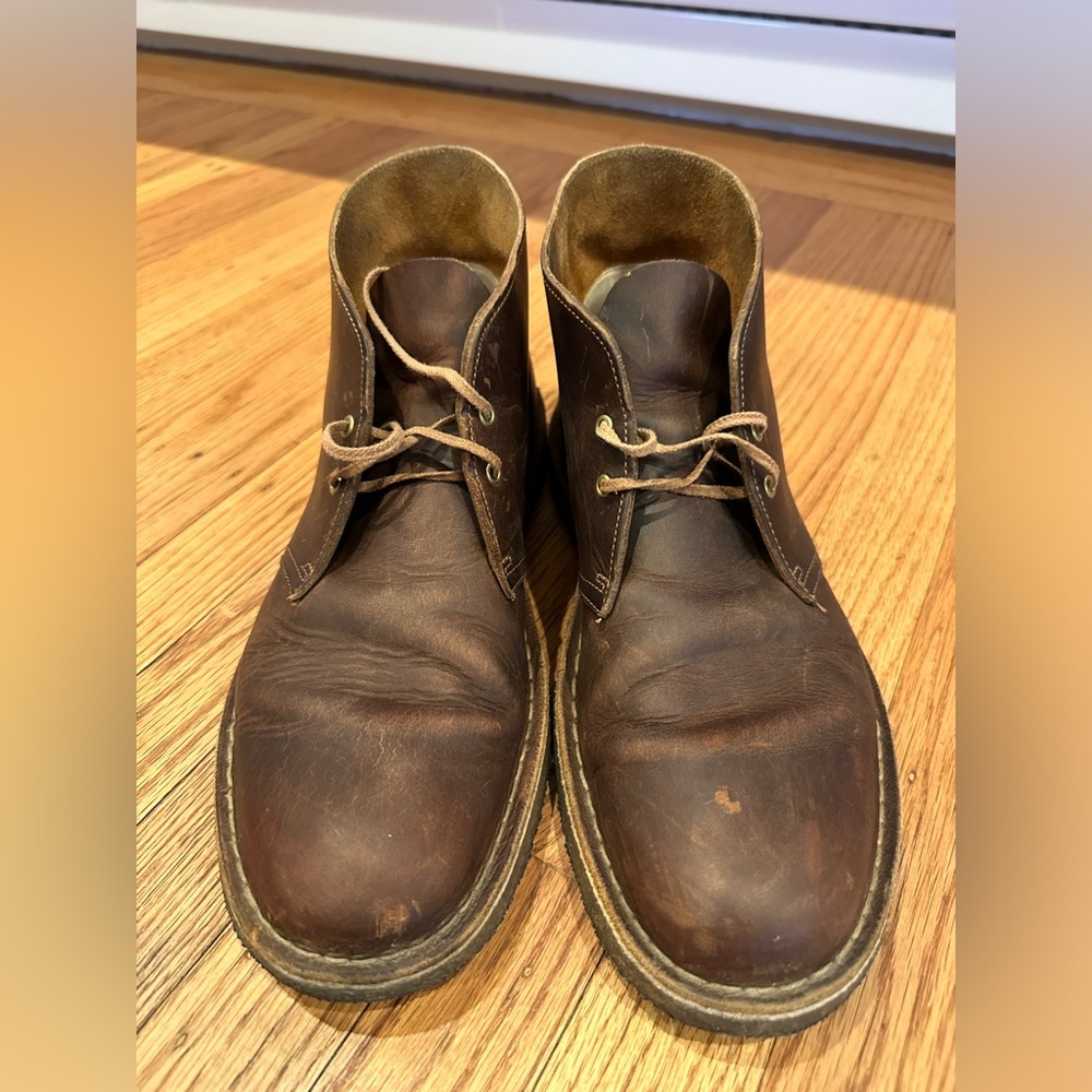 Men’s Clarks beeswax leather desert boot size 10.5 US